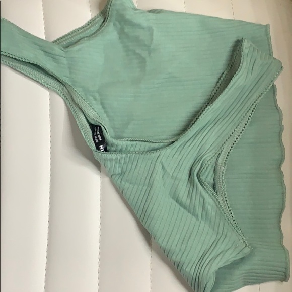 Green trim lace crop top - Picture 2 of 4